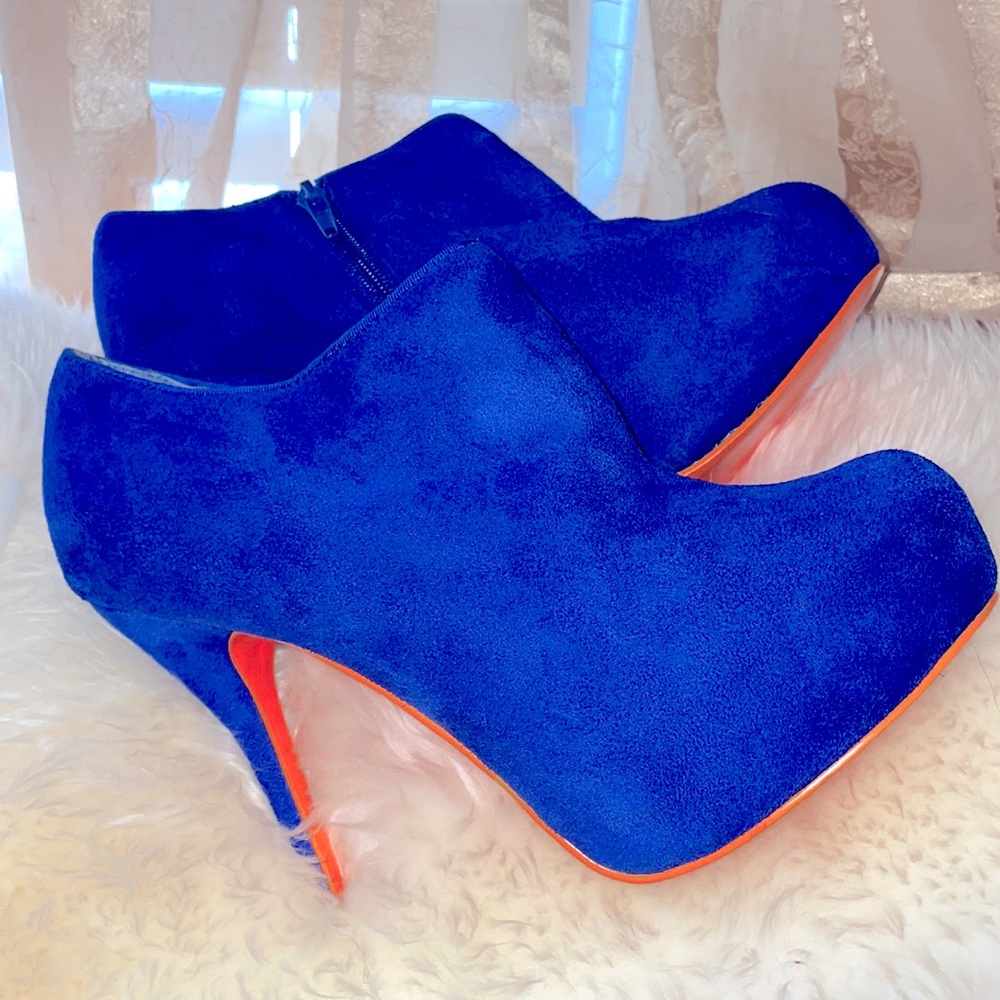 Velvet blue heeled ankle boots with orange bottoms - Picture 3 of 4